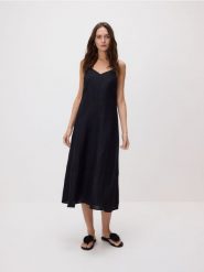 Sukienka z lnem - czarny. Czarne sukienki damskie Reserved, l, bez wzorów, z wiskozy, bez kołnierzyka, bez ramiączek. Za 159.99 zł.
