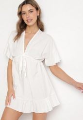 Biała Nietoperzowa Sukienka z Wiskozą o Rozkloszowanym Kroju z Falbanką Tullimi. Białe sukienki damskie Born2be, na co dzień, uniwersalny, bez wzorów, z wiskozy, eleganckie, bez kołnierzyka, bez ramiączek, mini, kopertowe. W wyprzedaży za 63.99 zł.
