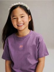 Bawełniany t-shirt - fioletowy. Fioletowe koszulki dziewczęce Reserved, bez wzorów, z bawełny, bez ramiączek. Za 19.99 zł.