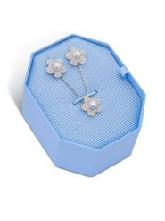 Swarovski Zestaw naszyjnik i kolczyki 5749180 Srebrny. Szare kolczyki damskie Swarovski, metalowe. Za 939.99 zł.