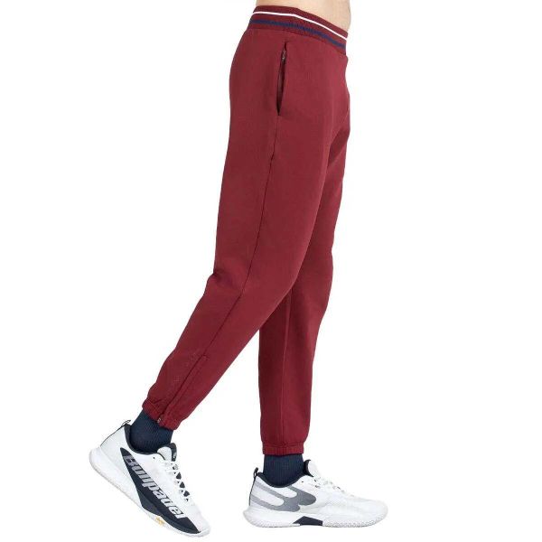 Pants Bullpadel Ain. Czerwone szorty męskie bullpadel, bez wzorów, sportowe. Za 302.65 zł.