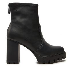 Botki Calvin Klein. Czarne botki damskie CALVIN KLEIN, bez obcasa, na słupku, bez zapięcia. Za 399.99 zł.