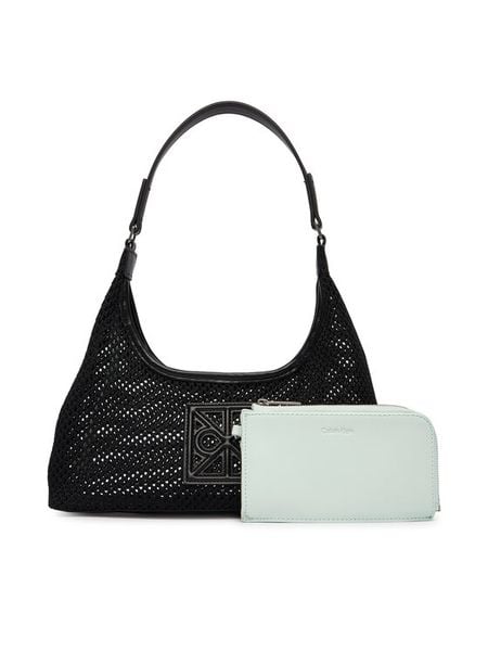 Calvin Klein Torebka Emblem Mesh Shoulder Bag LV04F3381G Czarny. Czarne torebki klasyczne damskie CALVIN KLEIN, bez wzorów, z materiału, bez dodatków. Za 275.99 zł.