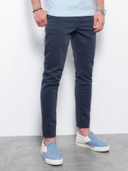 Spodnie męskie chinosy SLIM FIT - granatowe - Rozmiar: M. Niebieskie spodnie materiałowe męskie Ombre Clothing, bez wzorów, z bawełny. W wyprzedaży za 69.99 zł.