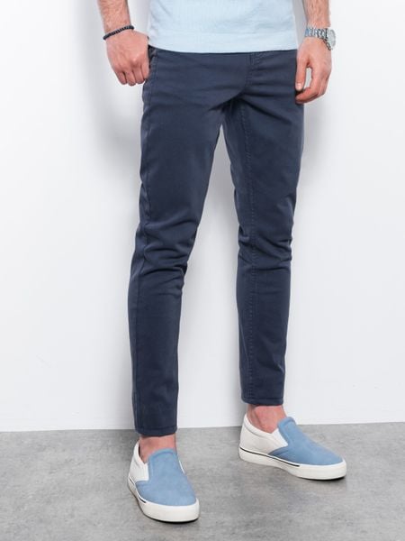 Spodnie męskie chinosy SLIM FIT - granatowe - Rozmiar: M. Niebieskie spodnie materiałowe męskie Ombre Clothing, bez wzorów, z bawełny. W wyprzedaży za 69.99 zł.