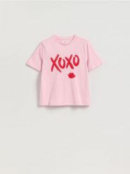 T-shirt z nadrukiem - pastelowy róż. Czerwone t-shirty damskie Reserved, l, bez wzorów, z bawełny, bez kołnierzyka. Za 45.99 zł.