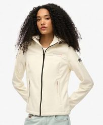 Superdry Kurtka z kapturem Classic Trekker – OFF WHITE. Białe kurtki damskie Superdry., bez wzorów, z elastanu, z kapturem. Za 347.25 zł.