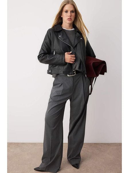 Trendyol Kurtka w kolorze czarnym ze skóry syntetycznej rozmiar: M. Czarne kurtki damskie Trendyol, m, bez wzorów, ze skóry, bez kaptura. Za 134.85 zł.