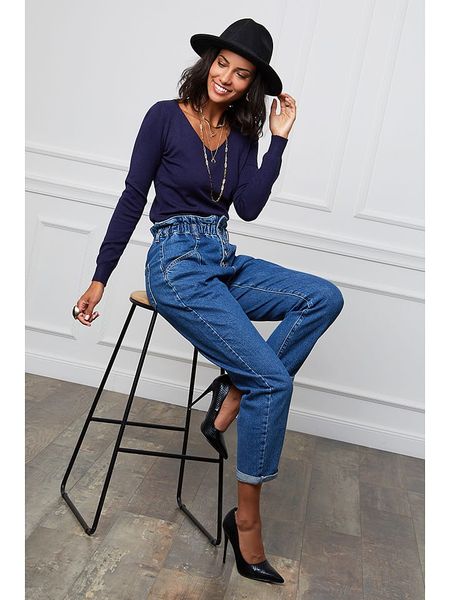 L'armoire de Suzette Sweter w kolorze granatowym rozmiar: 34/36. Niebieskie swetry klasyczne damskie L'armoire de Suzette, l, z kaszmiru, bez kołnierzyka. Za 109.00 zł.