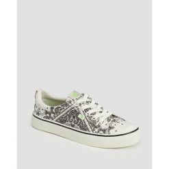 Tenisówki Cariuma OCA Low Off-White Bandana Canvas. Białe trampki i tenisówki męskie CARIUMA, bez wzorów, bez zapięcia. Za 449.99 zł.