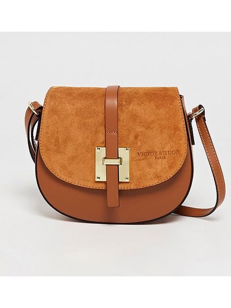 Victor & Hugo Paris Skórzana torebka w kolorze karmelowym - 22 x 18 x 6 cm rozmiar: onesize. Brązowe torebki klasyczne damskie Victor & Hugo Paris, bez wzorów, z materiału, bez dodatków. Za 315.50 zł.