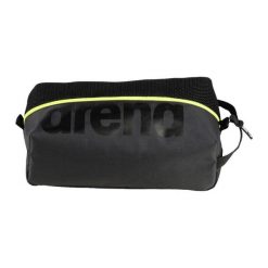 Torba Podręczna Arena Spiky III Pocket Bag. Czarne torebki klasyczne damskie Arena, bez wzorów, bez dodatków. Za 61.04 zł.