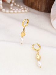 Pierres de Jade Pozłacane kolczyki z perłami rozmiar: onesize. Białe kolczyki damskie Pierres de Jade, z perłą, pozłacane. Za 39.99 zł.