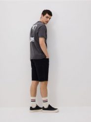 T-shirt comfort z nadrukiem - szary. Szare t-shirty męskie Reserved, l, bez wzorów, z bawełny, bez kołnierzyka. Za 69.99 zł.
