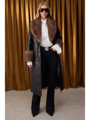 Trendyol Płaszcz w kolorze czarnym ze skóry syntetycznej rozmiar: 38. Czarne płaszcze damskie Trendyol, bez wzorów, ze skóry. Za 200.13 zł.