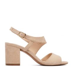 Sandały JENNY. Brązowe sandały damskie Jenny, bez wzorów, bez obcasa, na słupku. Za 119.99 zł.