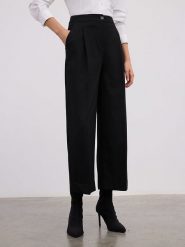 BGN Spodnie w kolorze czarnym rozmiar: 40. Czarne spodnie materiałowe damskie BGN, bez wzorów, z materiału, z podwyższonym stanem. Za 148.26 zł.