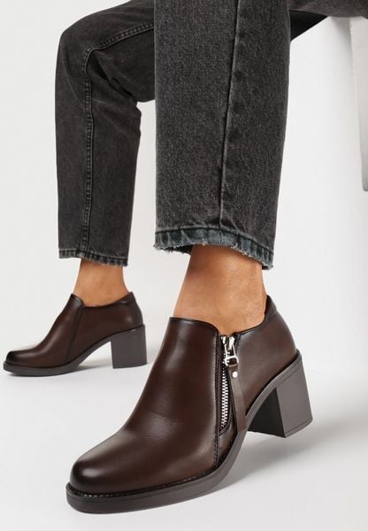 Ciemnobrązowe Półbuty z Ozdobnym Suwakiem na Niskim Słupku Eberpia. Brązowe półbuty damskie Born2be, bez wzorów, biznesowe, bez obcasa, na słupku. Za 139.99 zł.