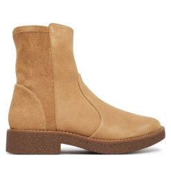 Botki Clarks. Brązowe botki damskie Clarks, bez obcasa, na płaskiej podeszwie, bez zapięcia. Za 479.99 zł.