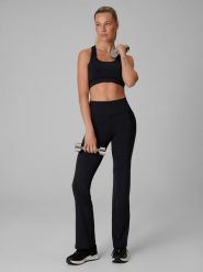 4F Legginsy treningowe z rozszerzanymi nogawkami damskie - czarne M. Czarne legginsy damskie 4f, m, bez wzorów. Za 149.99 zł.