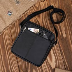 Skórzana torba męska na ramię czarna listonoszka męska do pracy ABR-21. Czarne torby męskie na ramię bez wzorów, ze skóry, do ręki. Za 159.00 zł.