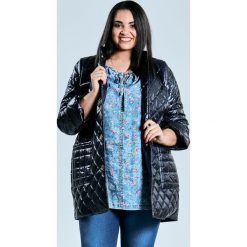 Granatowy metalizowany płaszcz - kurtka OVERSIZE PLUS SIZE WIOSNA. Niebieskie kurtki damskie Moda Size Plus Iwanek, na wiosnę, plus size, bez wzorów, z jeansu, bez kaptura. W wyprzedaży za 179.00 zł.