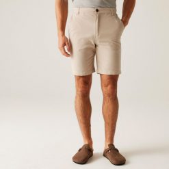 Szorty bermudzkie Regatta Sabastal. Białe szorty męskie Regatta, bez kołnierzyka. Za 255.00 zł.