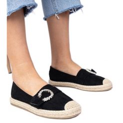 Czarne espadryle zdobione cyrkoniami. Czarne espadryle damskie z aplikacjami, ze skóry, bez obcasa, na platformie. Za 78.89 zł.