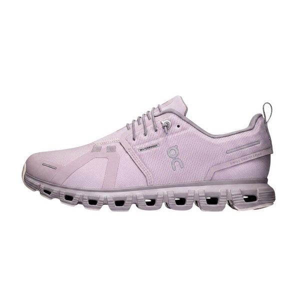 Buty damskie On Cloud 6 WP. Czerwone obuwie do biegania damskie On Running. Za 816.35 zł.