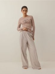 Dwuczęściowa piżama z bawełny - brązowy. Brązowe piżamy damskie Reserved, l, bez wzorów, z bawełny, bez ramiączek. Za 139.99 zł.