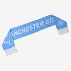 Szalik piłkarski Manchester City 24/25. Szaliki i kominy damskie Puma, bez wzorów. W wyprzedaży za 59.99 zł.