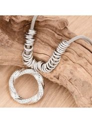 MENTHE À L'O Naszyjnik z elementem ozdobnym - dł. 70 cm rozmiar: onesize. Szare naszyjniki damskie MENTHE À L'O. Za 126.15 zł.