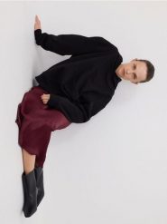 Bawełniana bluza comfort fit - czarny. Czarne bluzy bez kaptura męskie Reserved, l, z bawełny. W wyprzedaży za 159.99 zł.