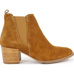 BOTKI DAMSKIE TAM 25342 J.BRĄZ. Botki damskie Tamaris, z materiału, bez obcasa, bez zapięcia. Za 199.00 zł.