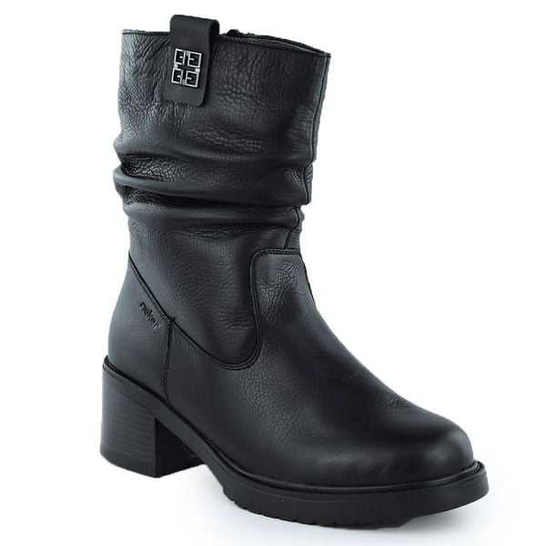 Skórzane botki damskie na klocku czarne Rieker Y5257-00. Czarne botki damskie Rieker, ze skóry, bez obcasa, bez zapięcia. Za 449.00 zł.