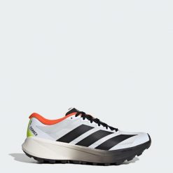 Buty do biegania w terenie Terrex Agravic 4. Białe obuwie do biegania damskie Adidas. Za 599.00 zł.