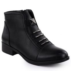 Botki damskie z ozdobami czarne Sabatina DM25-08. Czarne botki damskie Sabatina, ze skóry ekologicznej, bez obcasa, bez zapięcia. Za 179.99 zł.