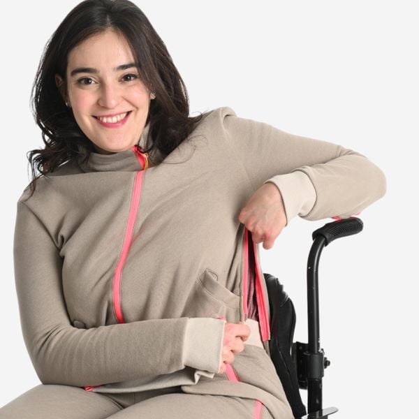 Bluza damska rozpinana Decathlon. Brązowe bluzy bez kaptura damskie Decathlon, l, bez wzorów, z bawełny, bez ramiączek, bez kaptura. Za 69.99 zł.