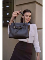 Lucky Bees Torebka w kolorze czarnym - 23 x 21 x 13 cm rozmiar: onesize. Czarne torebki klasyczne damskie Lucky Bees, bez wzorów, z materiału, bez dodatków. Za 169.67 zł.