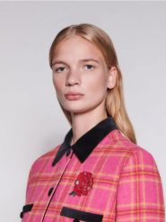 Broszka w kształcie róży - czerwony. Czerwone broszki damskie Reserved, srebrne. W wyprzedaży za 39.99 zł.