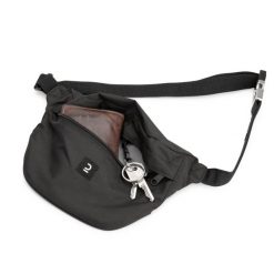 Torebka nerka na deskorolkę WB500 ze zintegrowanym narzędziem. Czarne torebki klasyczne damskie Decathlon, bez wzorów, z materiału, małe, bez dodatków. Za 69.99 zł.