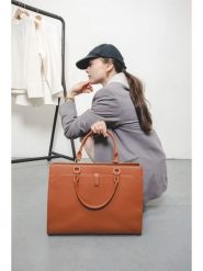 Christian Laurier Skórzana aktówka "Nya" w kolorze karmelowym - 42 x 32 x 14 cm rozmiar: onesize. Brązowe aktówki damskie Christian Laurier, z materiału. Za 387.24 zł.