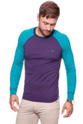 MĘSKI SWETER WRANGLER RAGLAN KNIT PURPLE PENNANT W86152PWT 112132310. Fioletowe swetry męskie Wrangler, m, z aplikacjami, bez kołnierzyka. W wyprzedaży za 69.99 zł.