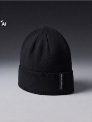 Czapka beanie z wiskozą i naszywką - czarny. Czarne czapki męskie Sinsay, z aplikacjami, z wiskozy. Za 19.99 zł.