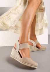 Beżowe Sandały z Plecionką na Koturnie w Stylu Espadryli Laxisa. Brązowe sandały damskie Born2be, bez wzorów, bez obcasa, na koturnie. Za 89.99 zł.