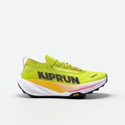 Buty do biegania w terenie męskie Kiprun Kipsummit Race. Zielone obuwie do biegania damskie KIPRUN. Za 849.99 zł.