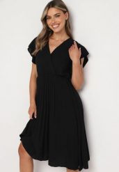 Czarna Plisowana Sukienka z Kopertowym Dekoltem i Gumką w Talii Waretta. Czarne sukienki damskie Born2be, na co dzień, m, bez wzorów, eleganckie, bez kołnierzyka, bez ramiączek, midi, kopertowe. W wyprzedaży za 55.99 zł.
