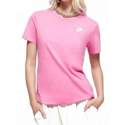 Koszulka Damska Nike Różowa Bawełniana T-Shirt Sportowa. Czerwone bluzki sportowe damskie Nike, bez wzorów, z bawełny, bez ramiączek. Za 116.00 zł.