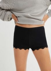 Bokserki damskie (3 pary) z lekkiej bawełny z koronką. Czarne bokserki i panty damskie bonprix, bez wzorów, z bawełny. Za 68.97 zł.