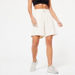 Spodenki fitness damskie Domyos no dye. Białe spodenki sportowe damskie DOMYOS, bez wzorów, z bawełny, sportowe. Za 69.99 zł.